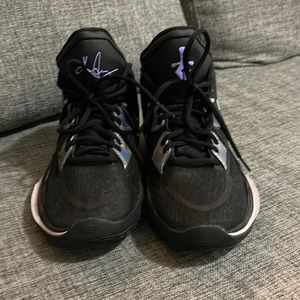 Nike Kyrie infinity boys/women Y6/ W7